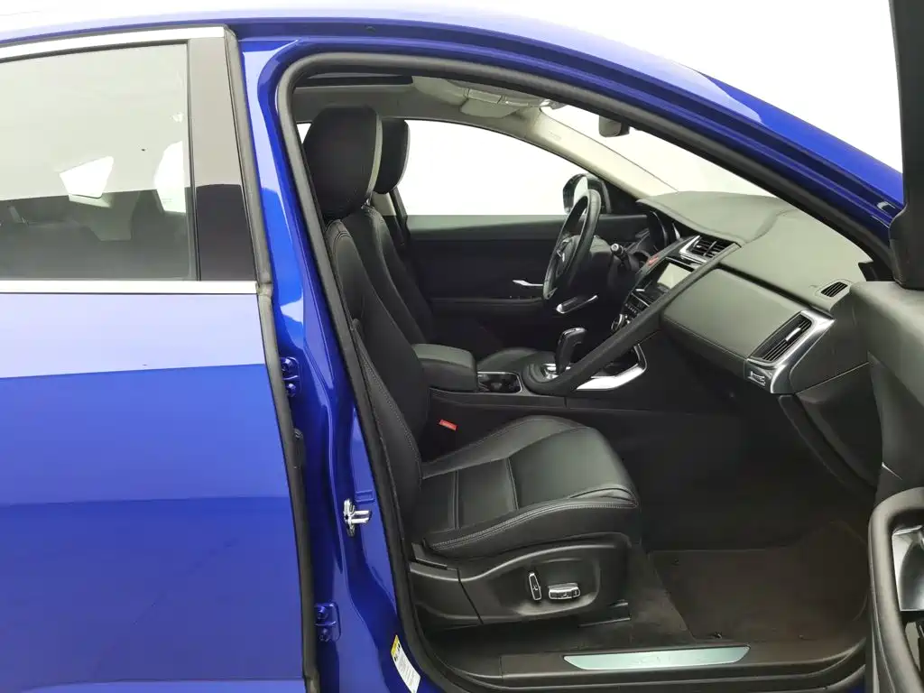 Jaguar E-PACE — миниатюра 23
