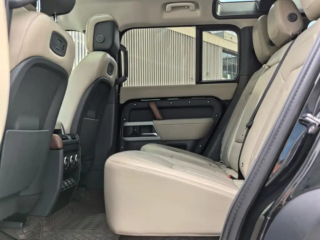 Land Rover Defender — миниатюра 12