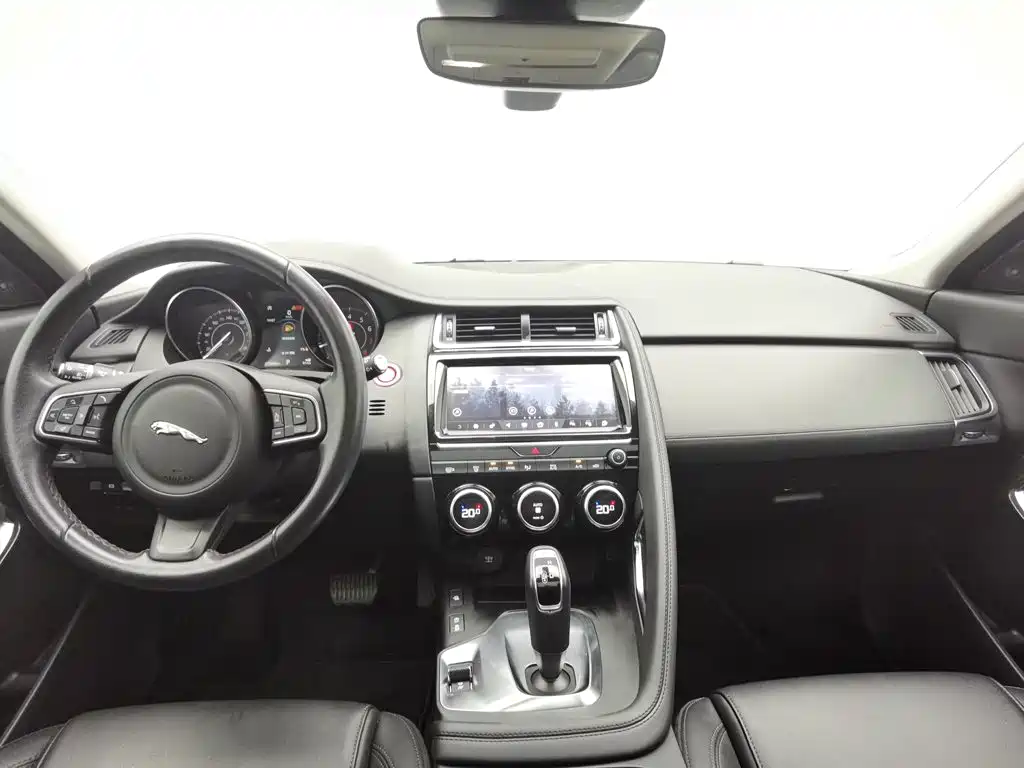 Jaguar E-PACE — миниатюра 5