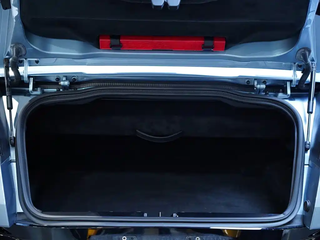 Aston Martin DB11 — миниатюра 29