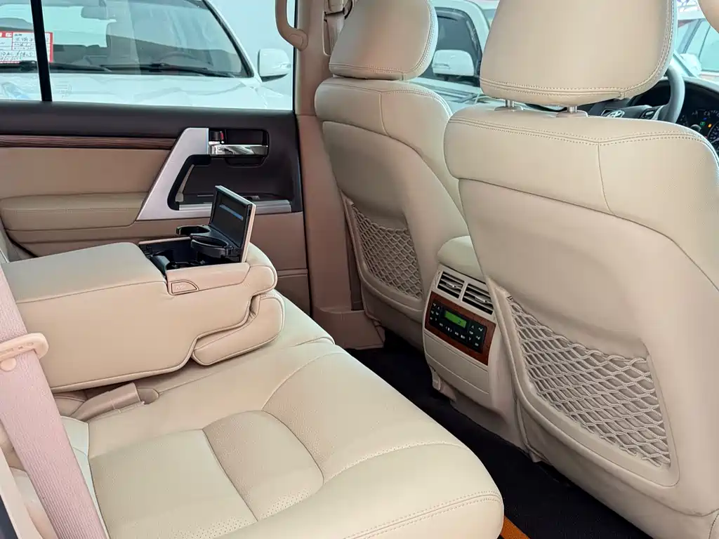 Toyota Land Cruiser 2012 4.0L AT VX