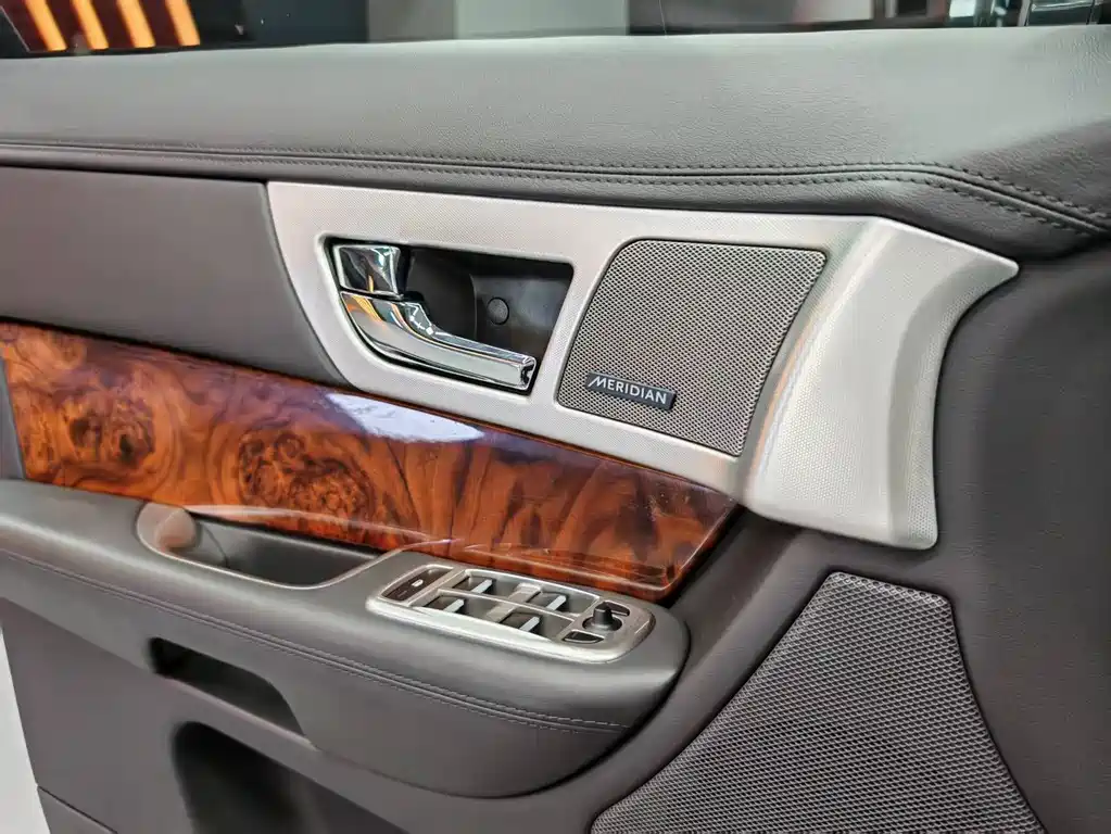 Jaguar XF — миниатюра 21