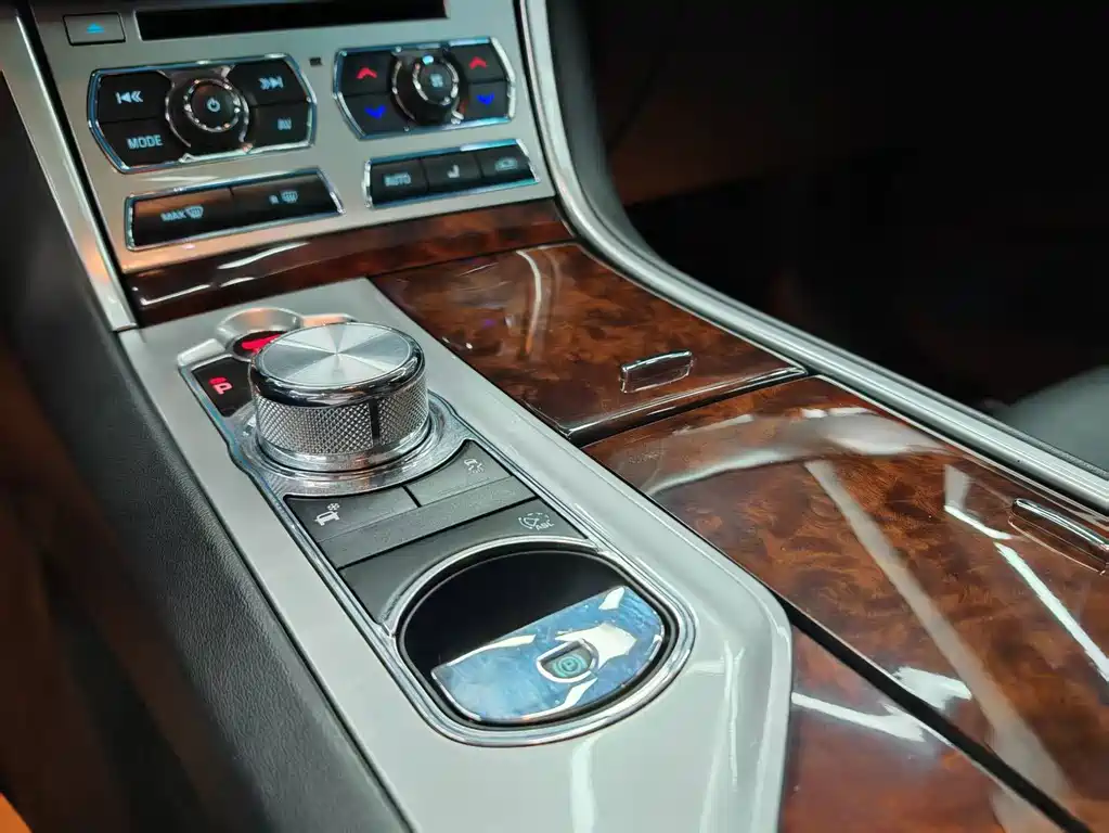 Jaguar XF — миниатюра 19