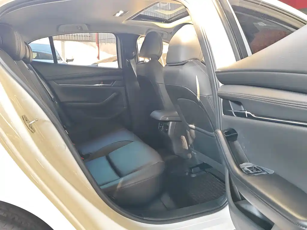 Mazda 3 Axela — миниатюра 7