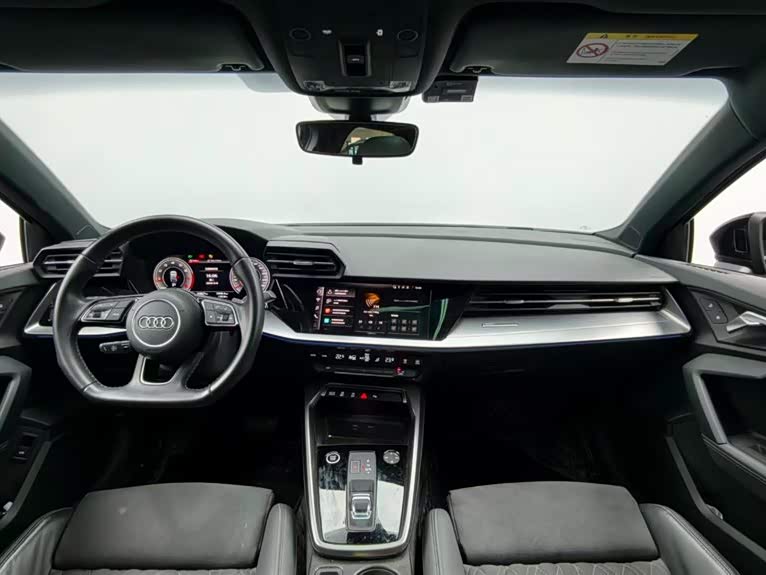 Audi A3 1.4 л 2023 г. Зелёный, пробег 33000 км