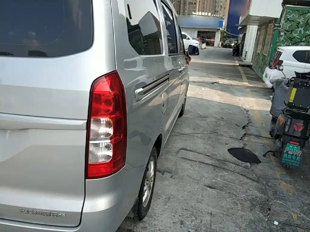 Wuling Hongguang V — миниатюра 8