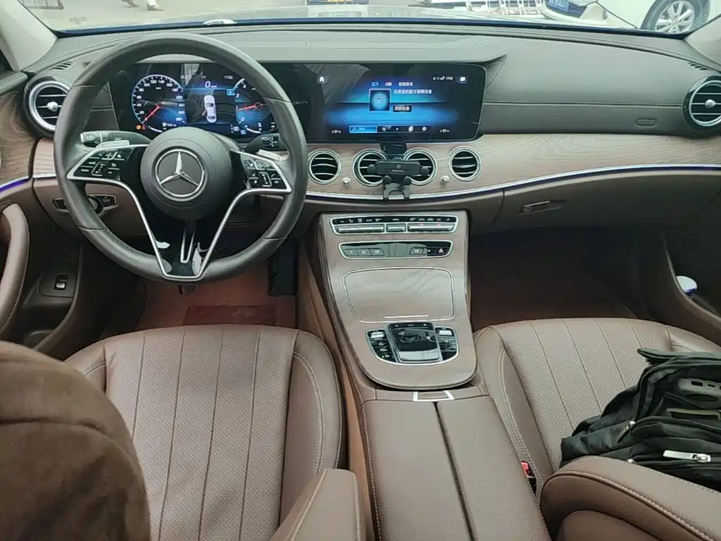 Mercedes-Benz E-Class — миниатюра 10