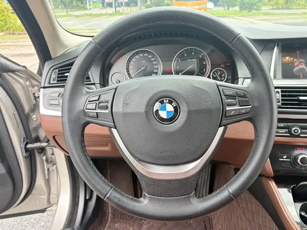BMW 5 Series — миниатюра 9