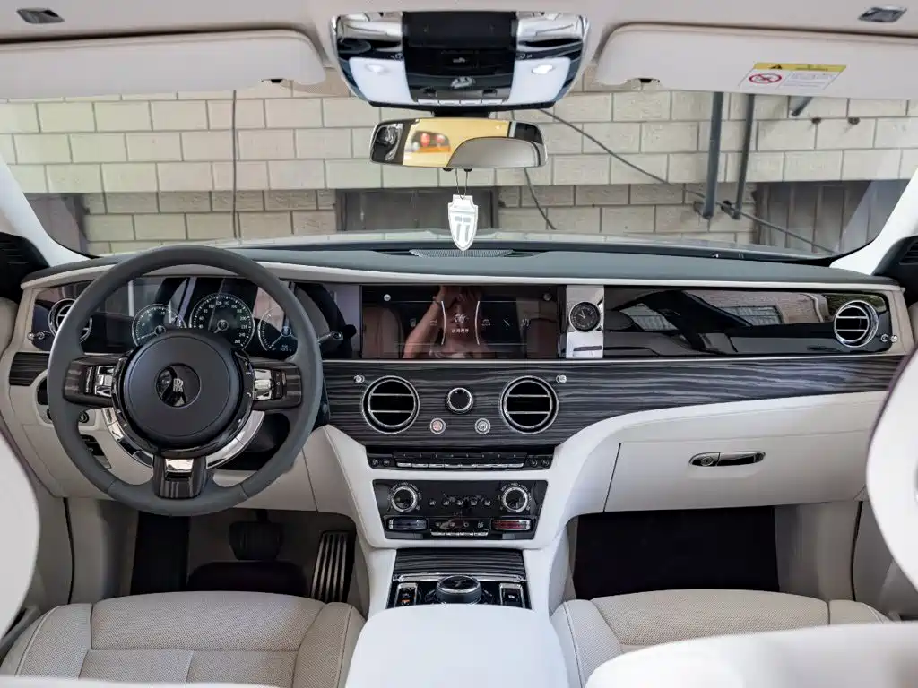 Rolls-Royce Ghost — миниатюра 12