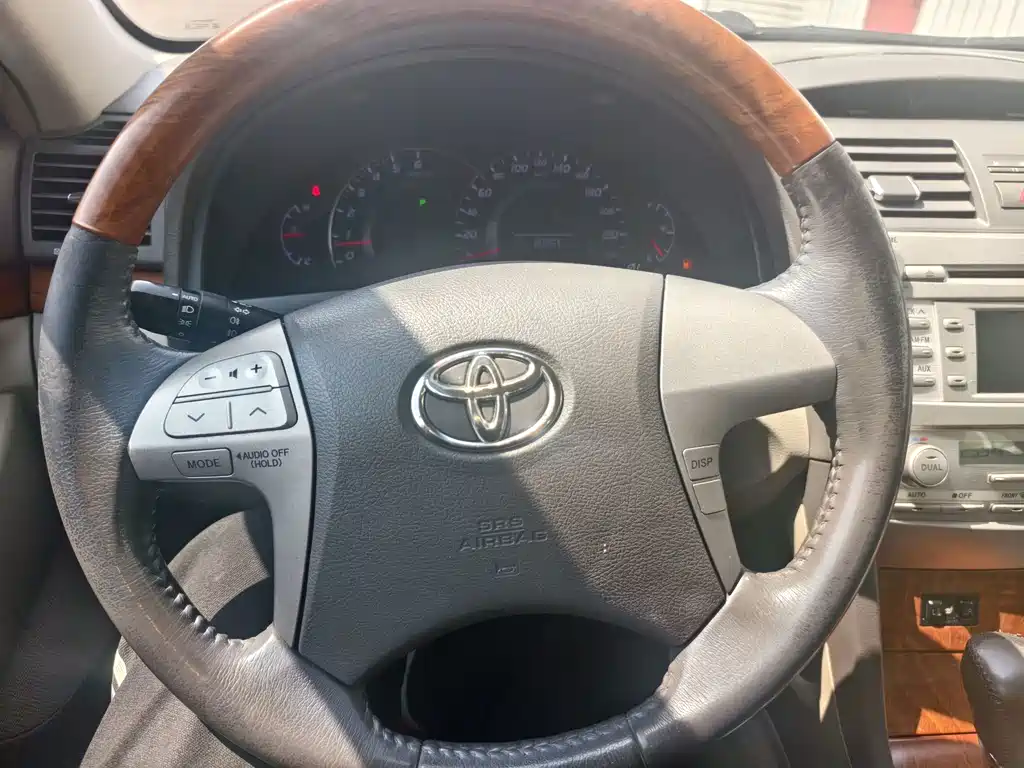 Toyota Camry — миниатюра 9