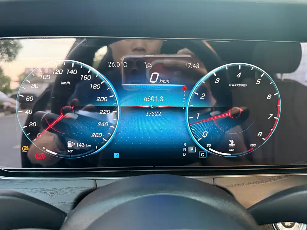 Mercedes-Benz E-Class (Import) — миниатюра 14