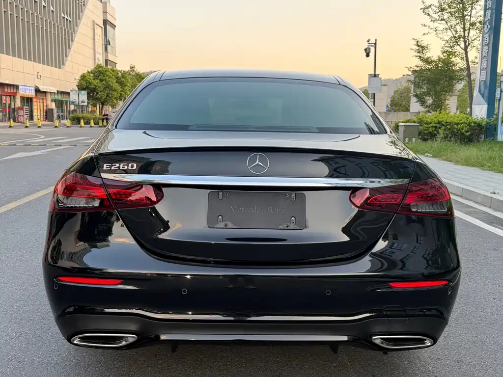 Mercedes-Benz E-Class (Import) — миниатюра 17