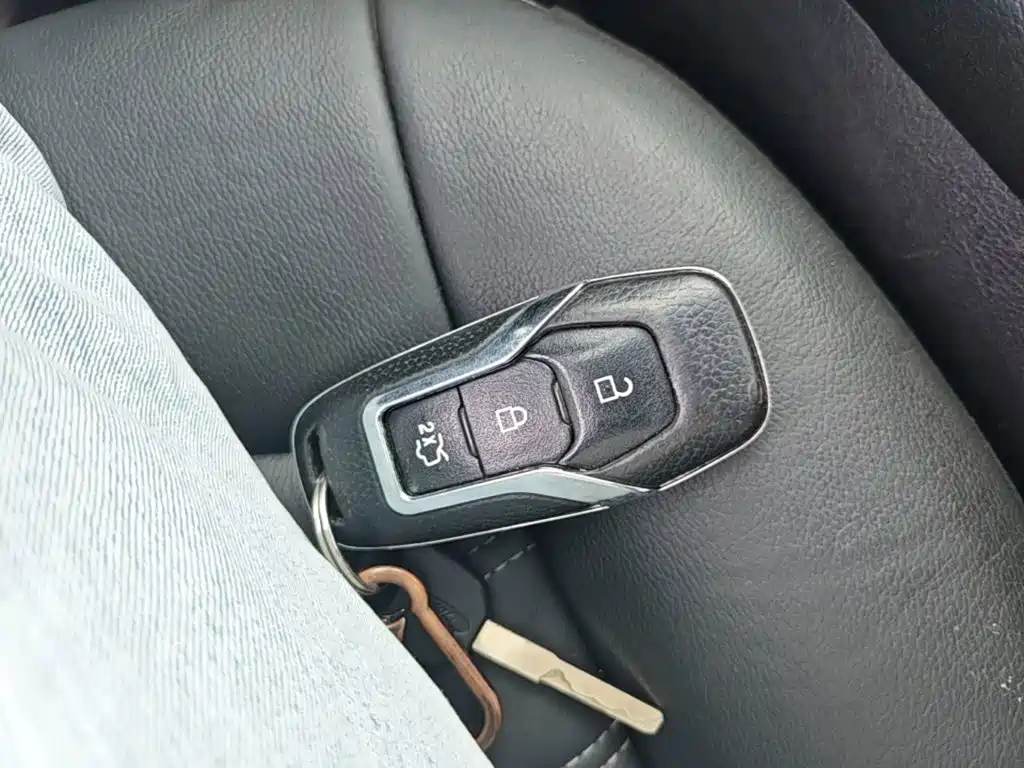 Ford Mondeo — миниатюра 9