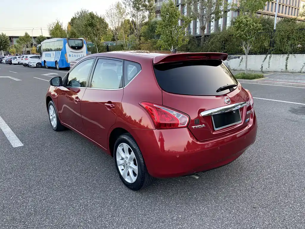 Nissan Tiida — миниатюра 6