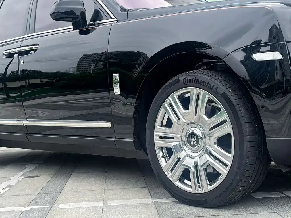 Rolls-Royce Cullinan 2024 мест