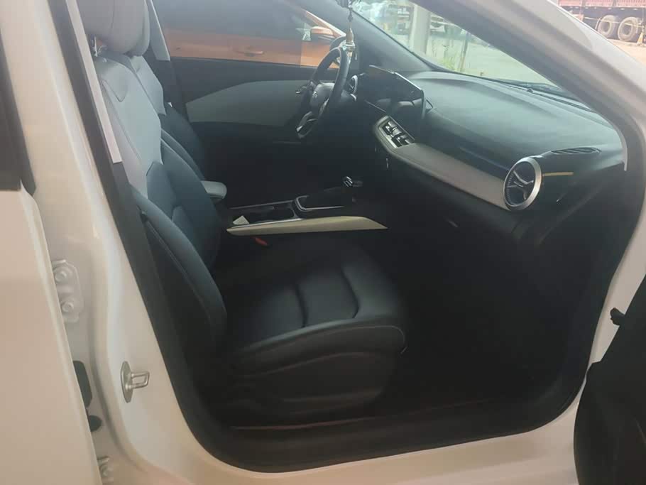 Chevrolet Monza 1.5 л 2023 г. Белый, пробег 36700 км