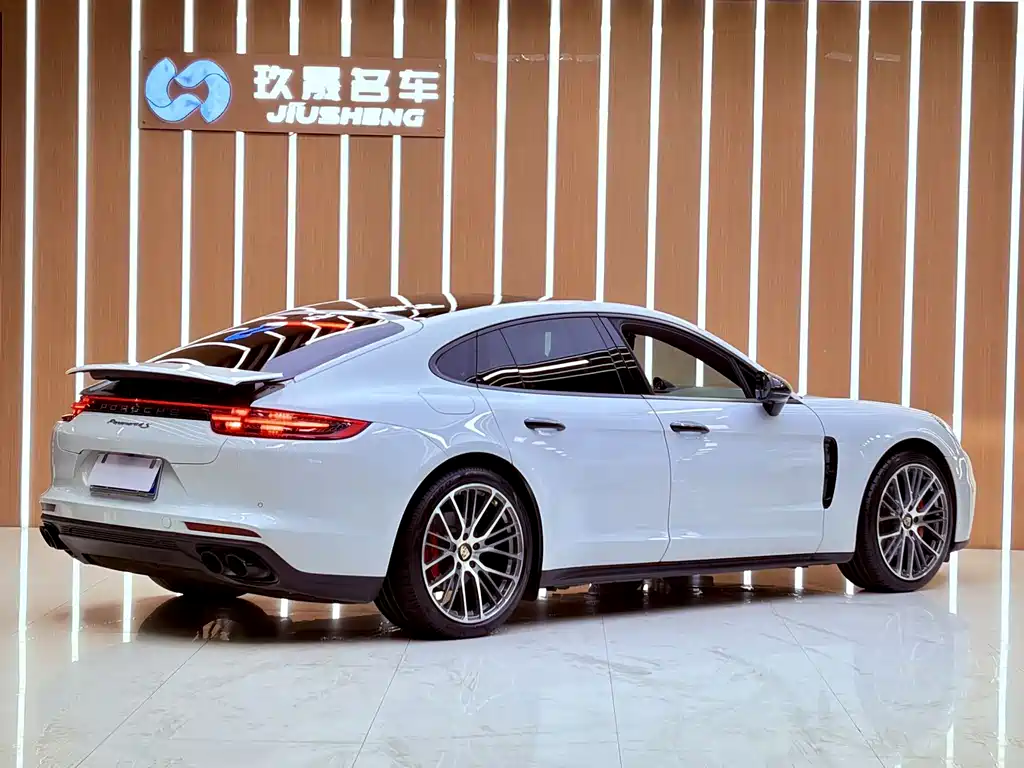 Porsche Panamera — миниатюра 24