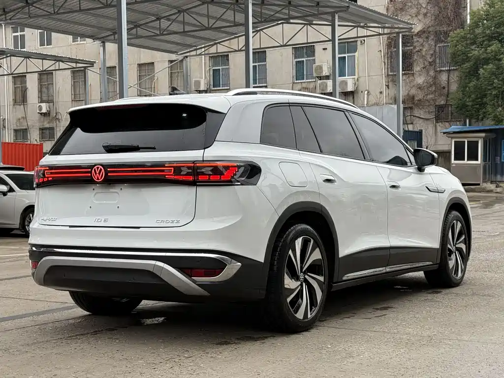 VOLKSWAGEN ID.6 CROZZ