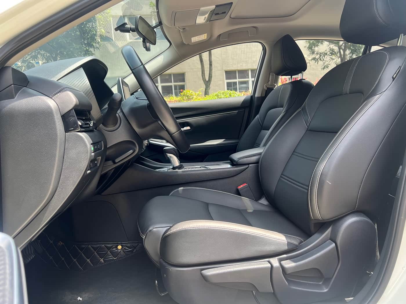 Nissan Sylphy 1.6 л 2021 г. Белый, пробег 50000 км