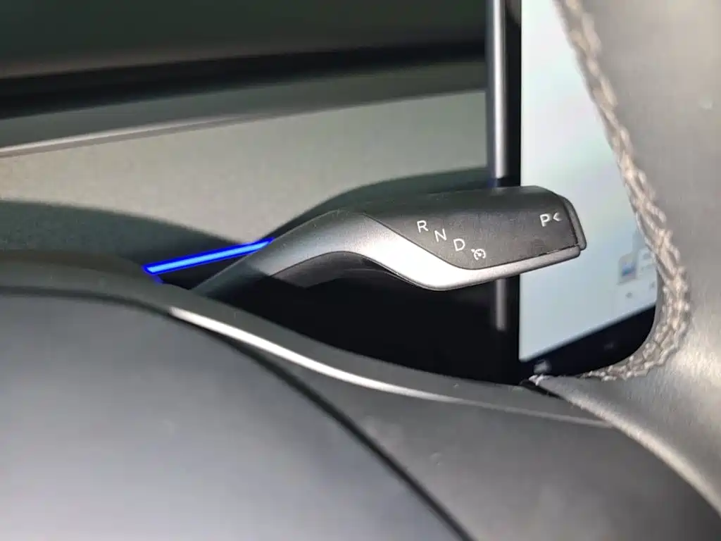 Tesla Model Y — миниатюра 14