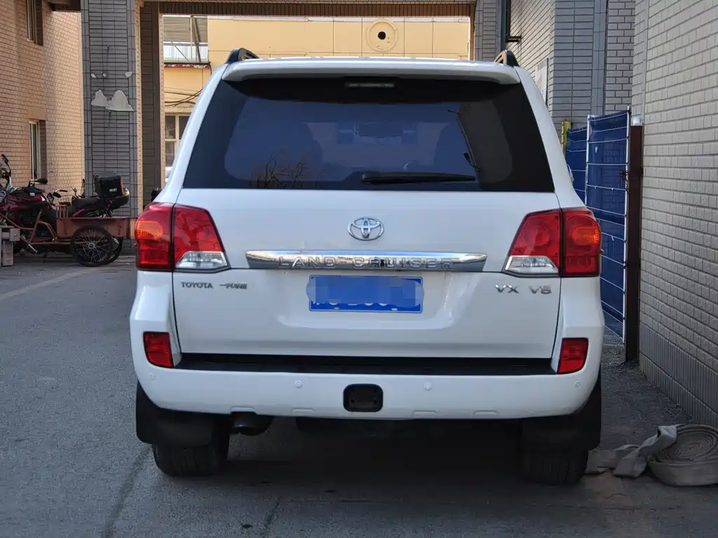 Toyota Land Cruiser 2012 4.6L AT VX