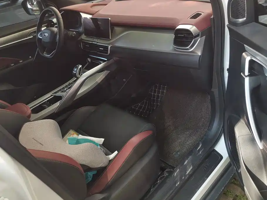 Geely Binyue — миниатюра 8