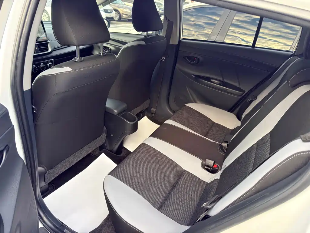 Toyota Yaris L — миниатюра 9