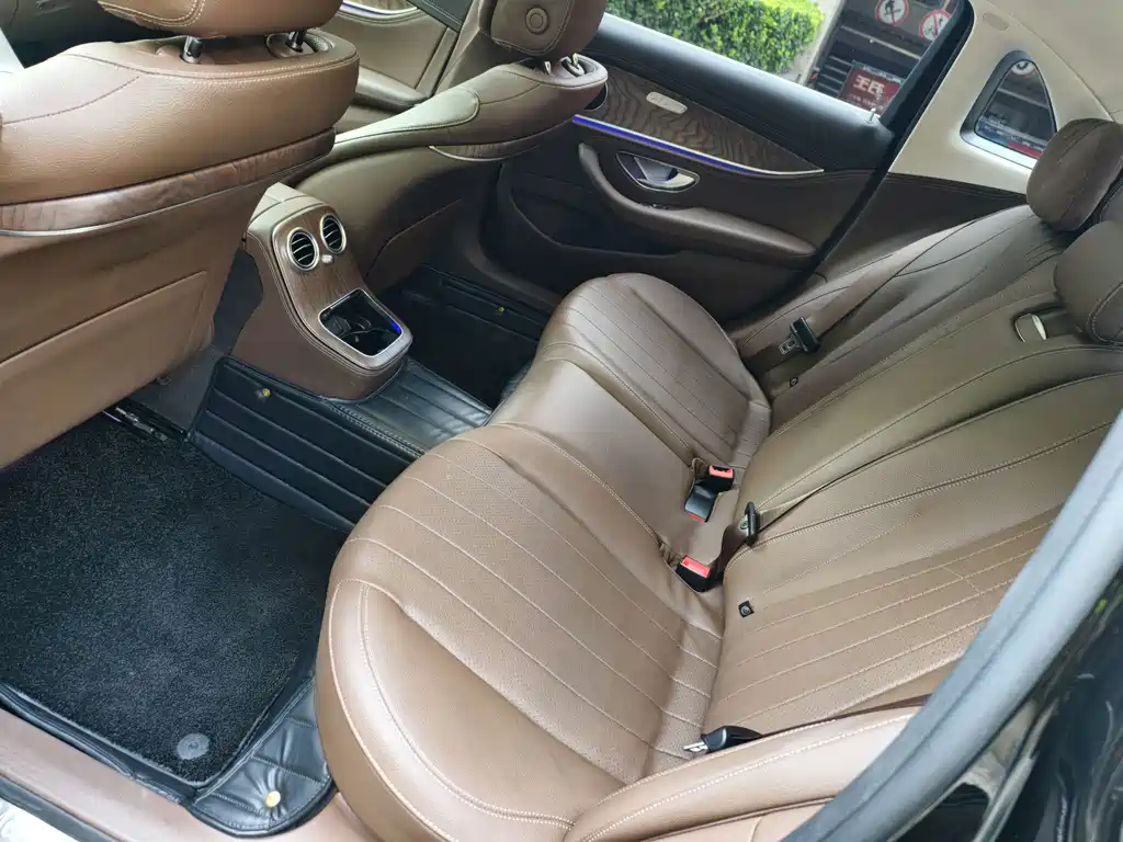 Mercedes-Benz E-Class — миниатюра 13