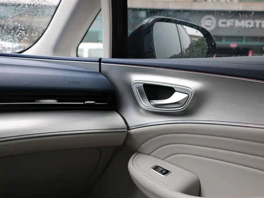Roewe iMAX8 400TGI Supreme Series Honorable Edition, фото 25