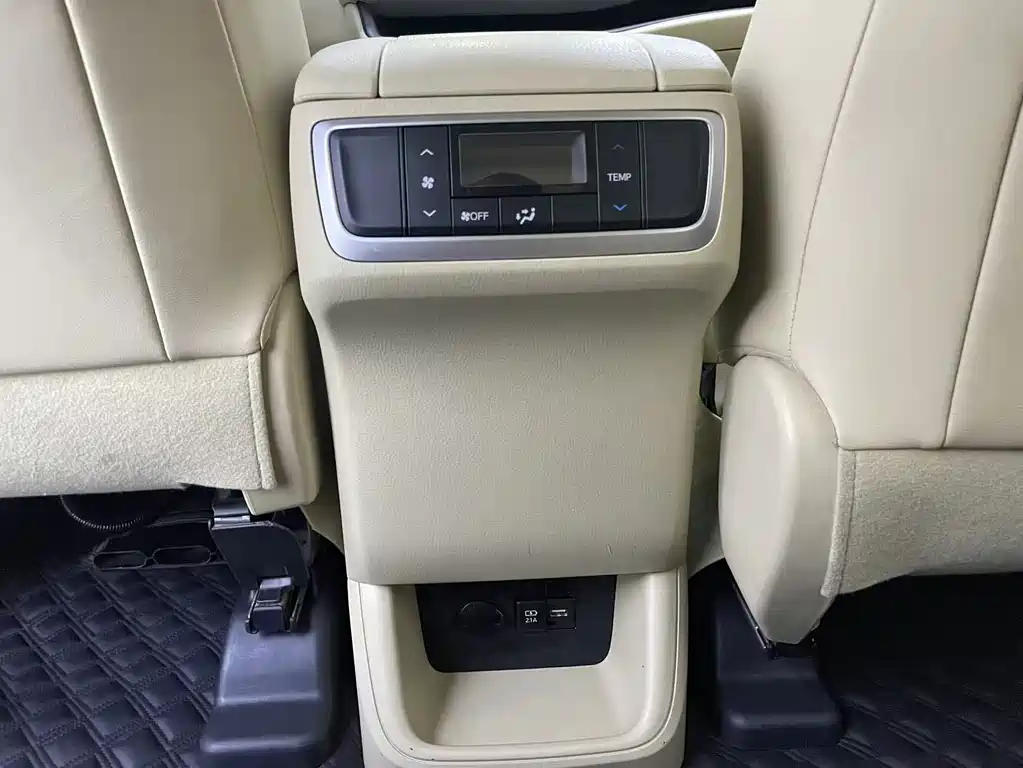 Toyota Highlander — миниатюра 7