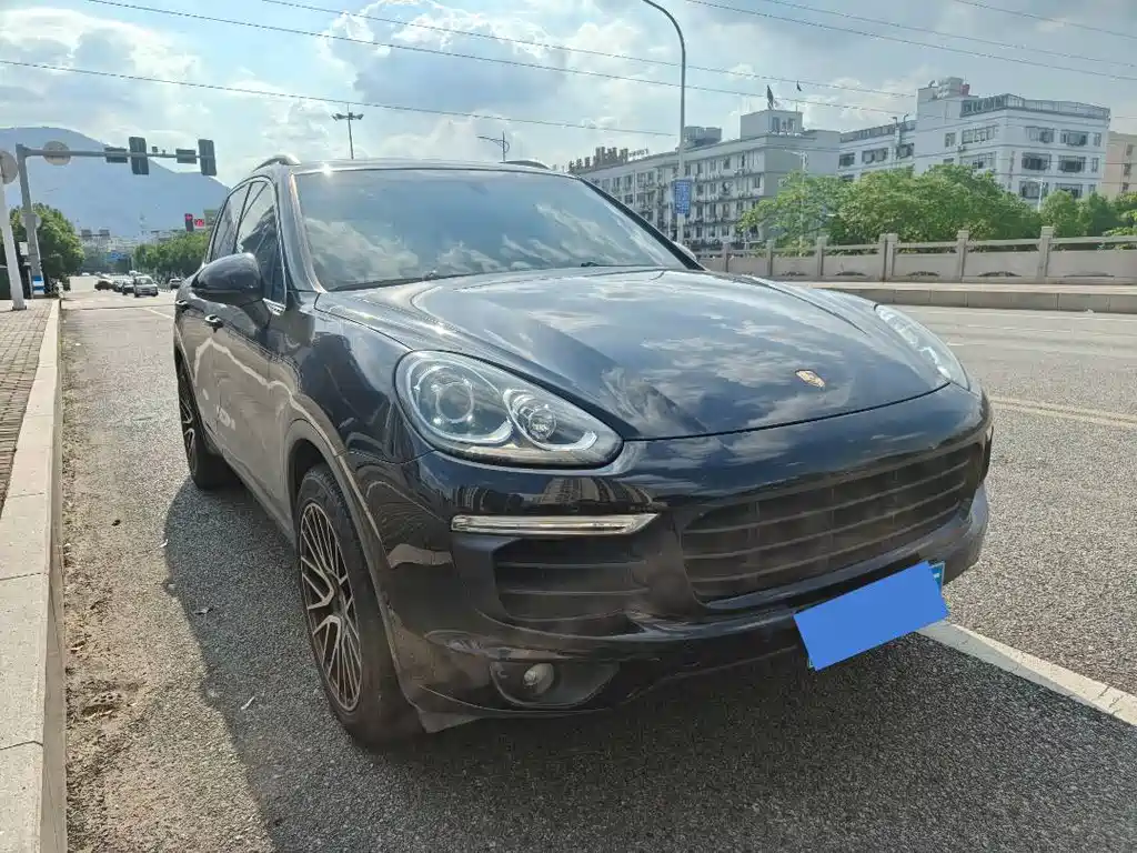 Porsche Cayenne — миниатюра 4