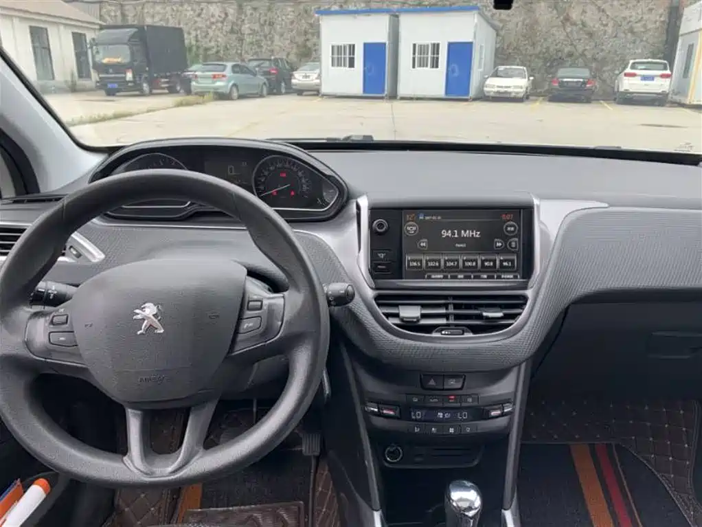 PEUGEOT 2008