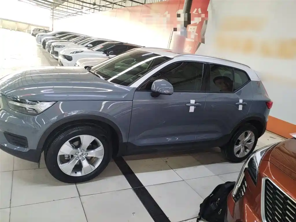 VOLVO XC40