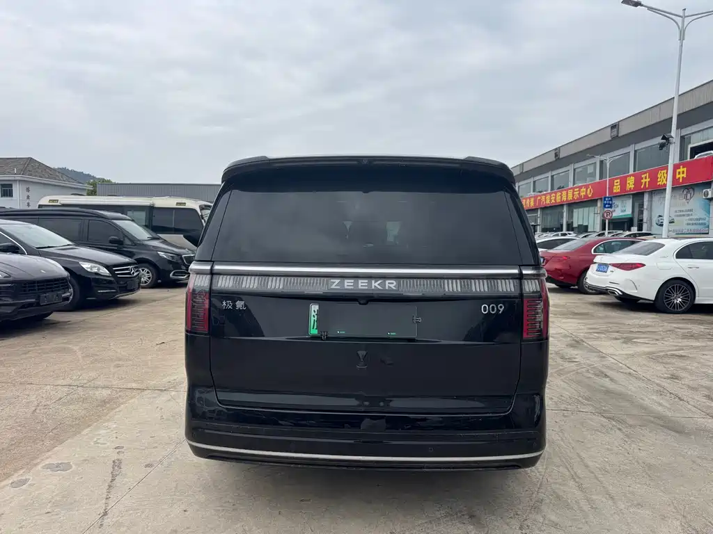 Zeekr 009 2024 мест 108kWh