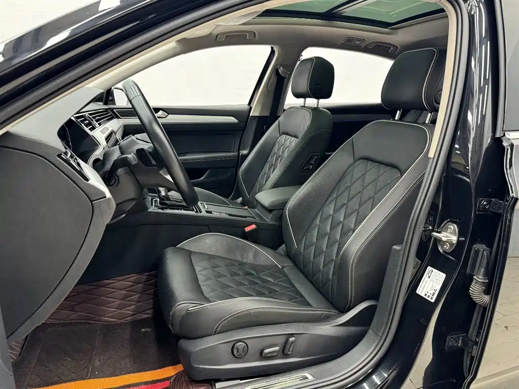 VOLKSWAGEN MAGOTAN GTE PLUG IN HYBRID