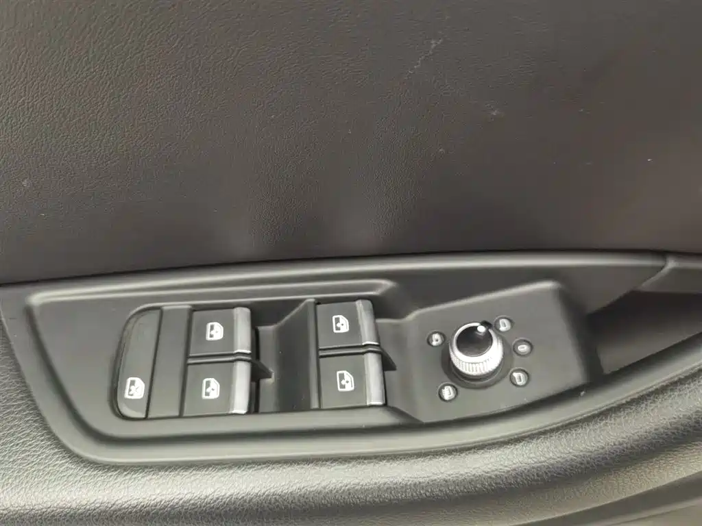 Audi A4L 2019 40 TFSI Fashion V