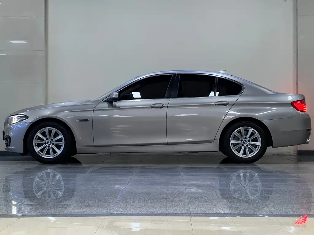 BMW 5 Series (Import) — миниатюра 4