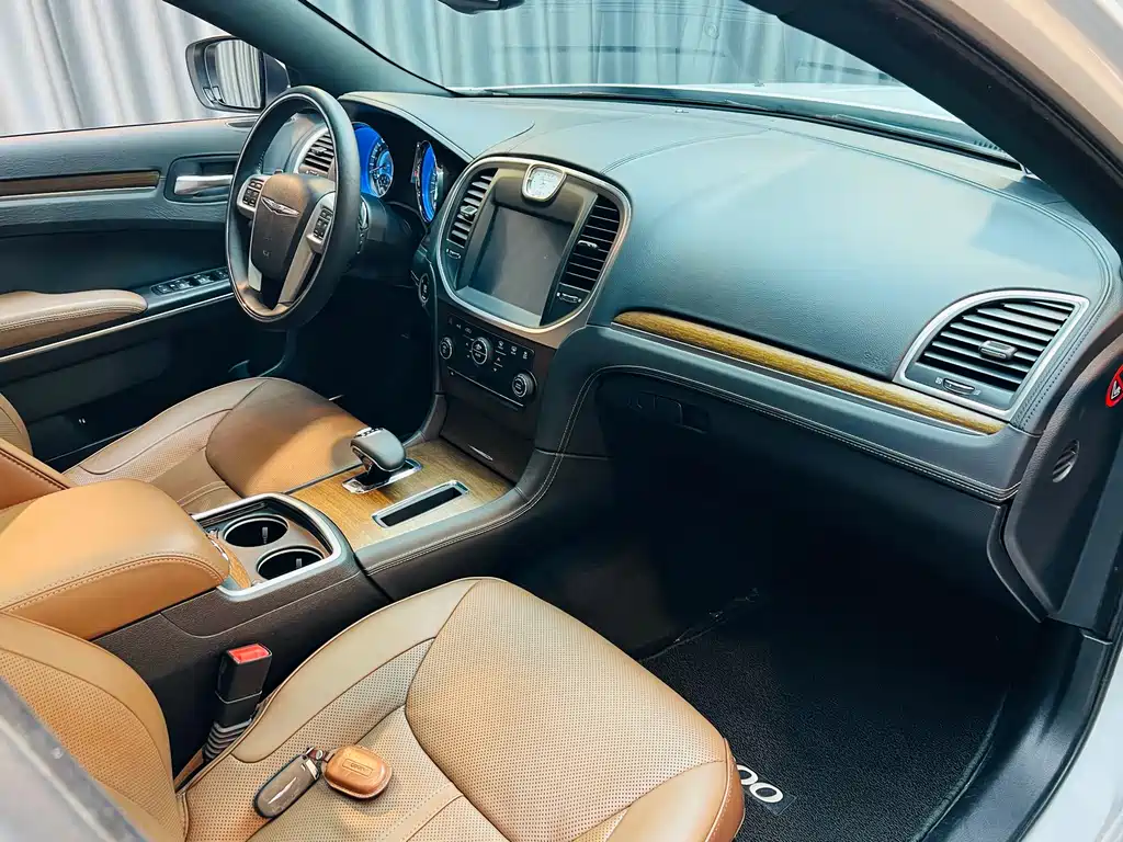 Chrysler 300C — миниатюра 12