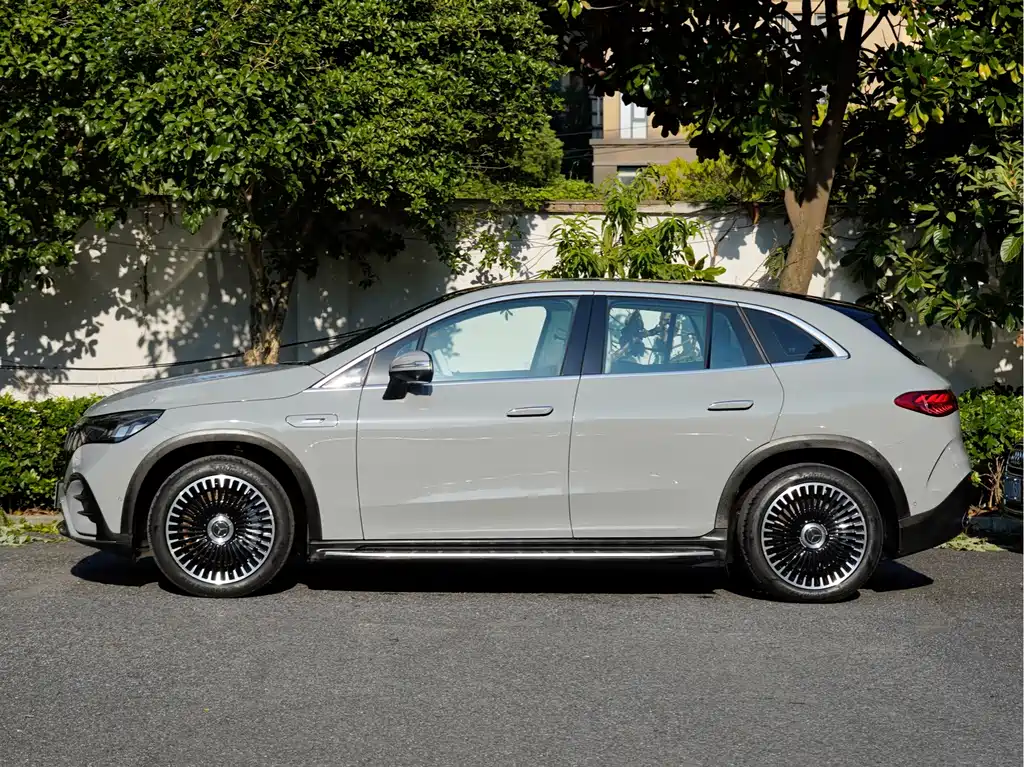Mercedes-Benz EQE SUV — миниатюра 3