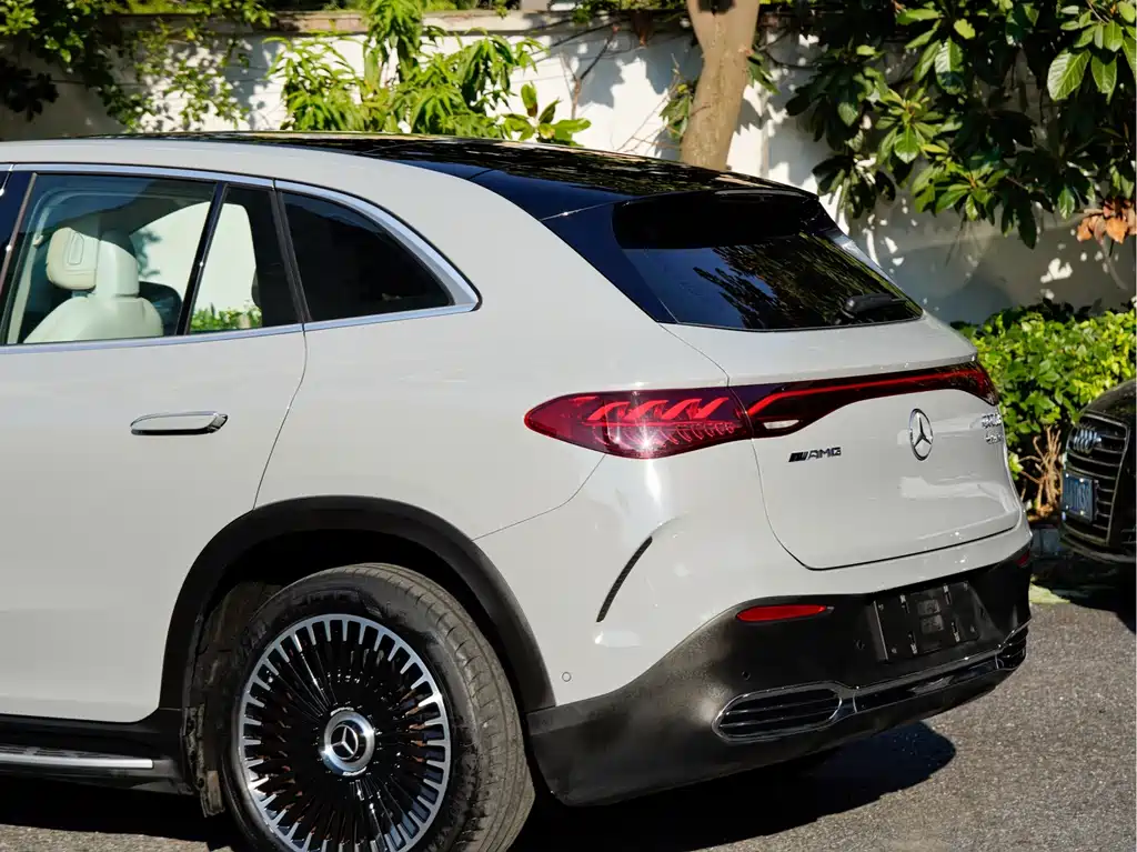 Mercedes-Benz EQE SUV — миниатюра 6