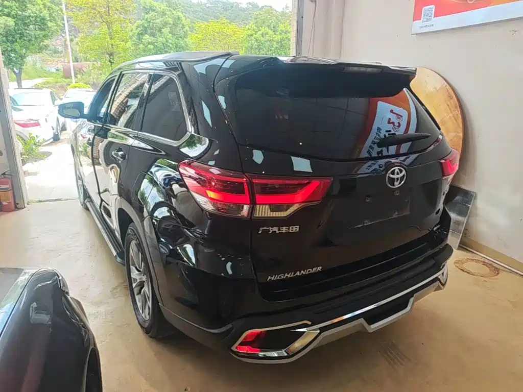 Toyota Highlander 2021 2.0T Elite 7 мест