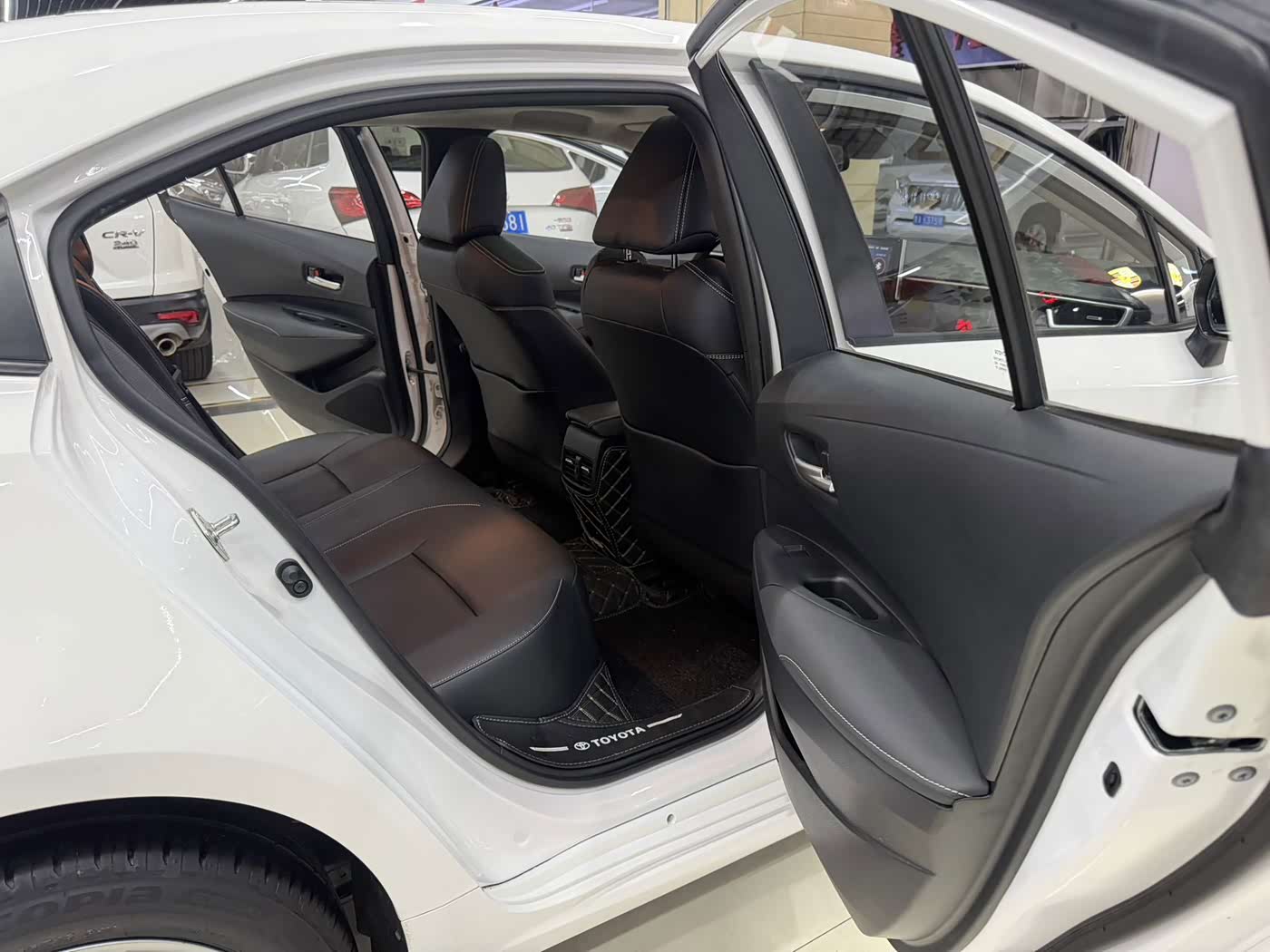Toyota Corolla 1.2 л 2022 г. Белый, пробег 8600 км