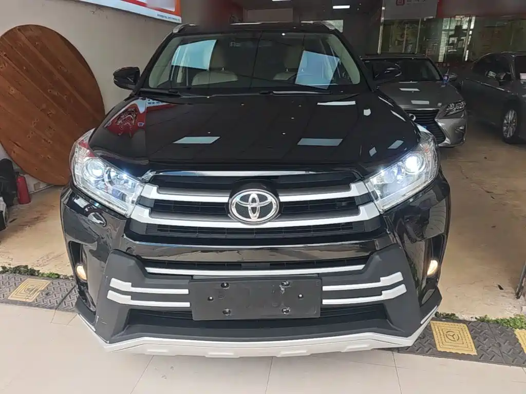 Toyota Highlander 2021 2.0T Elite 7 мест