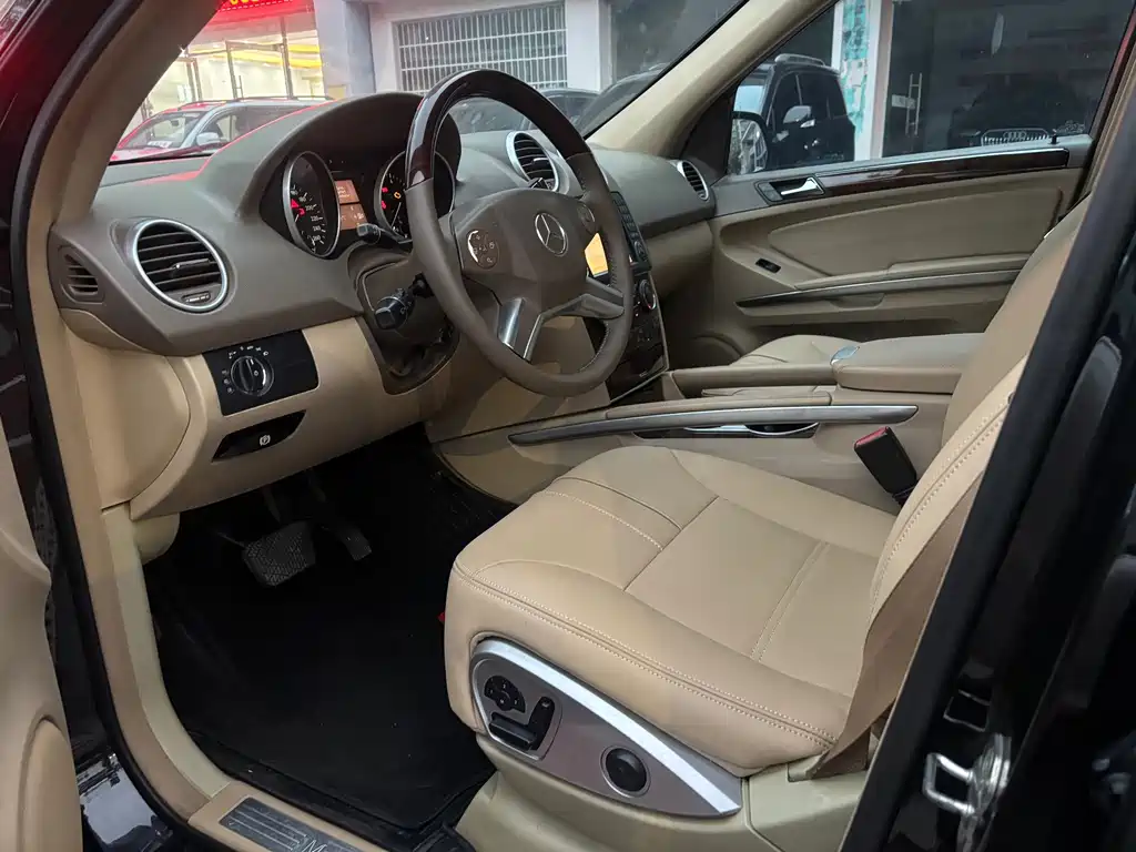 Mercedes-Benz M-Class — миниатюра 10