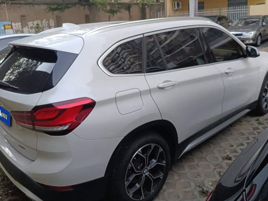BMW X1 1.5 л 2023 г. Белый, пробег 8800 км