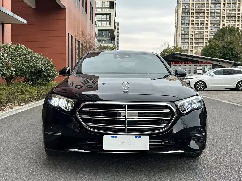 Mercedes-Benz E-Class — миниатюра 2