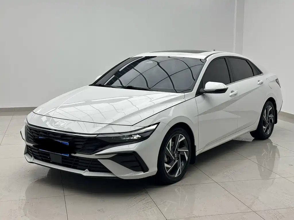 Hyundai Elantra 2023 1.5L CVT LUX Luxury