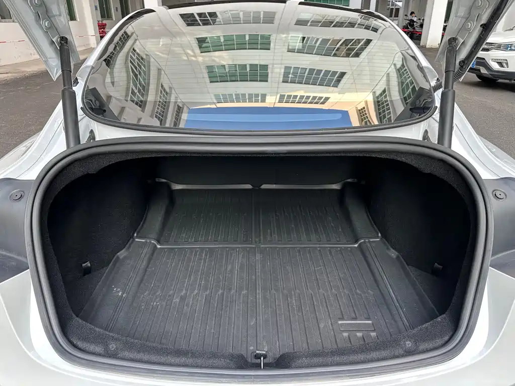 Tesla Model 3 — миниатюра 22