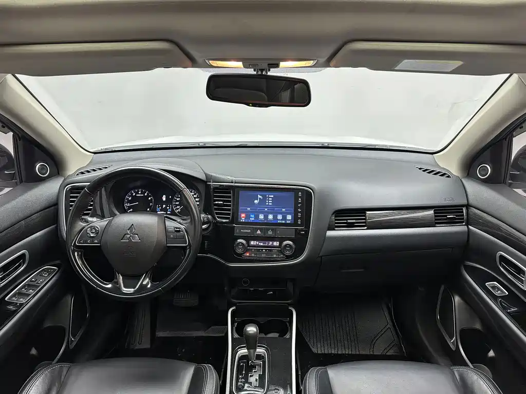 Mitsubishi Outlander — миниатюра 13