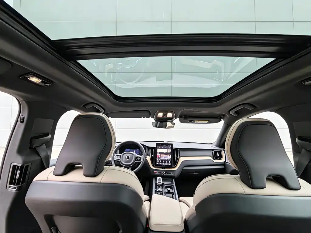 Volvo XC60 - фото 16